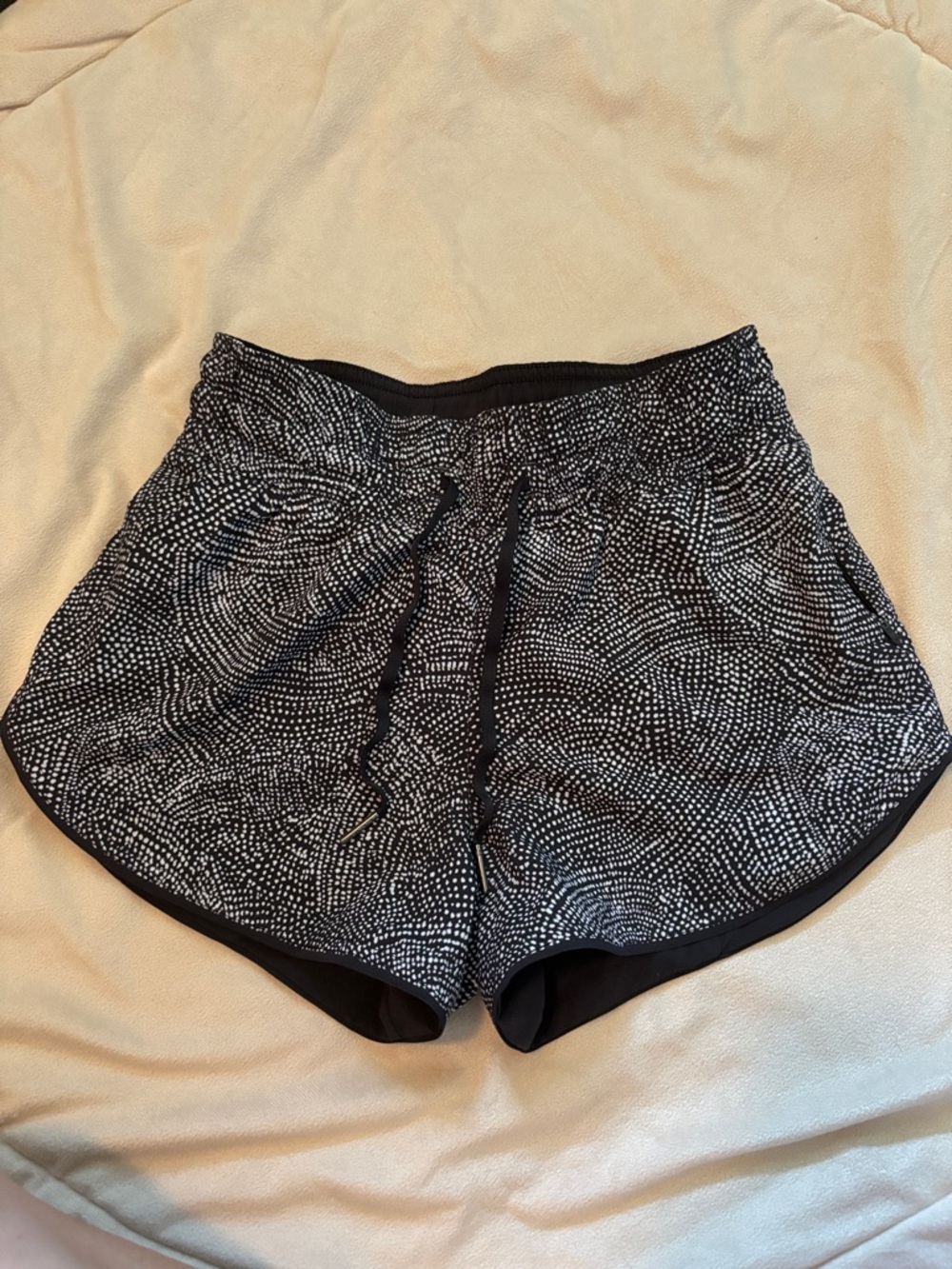 Lululemon choose a side shorts